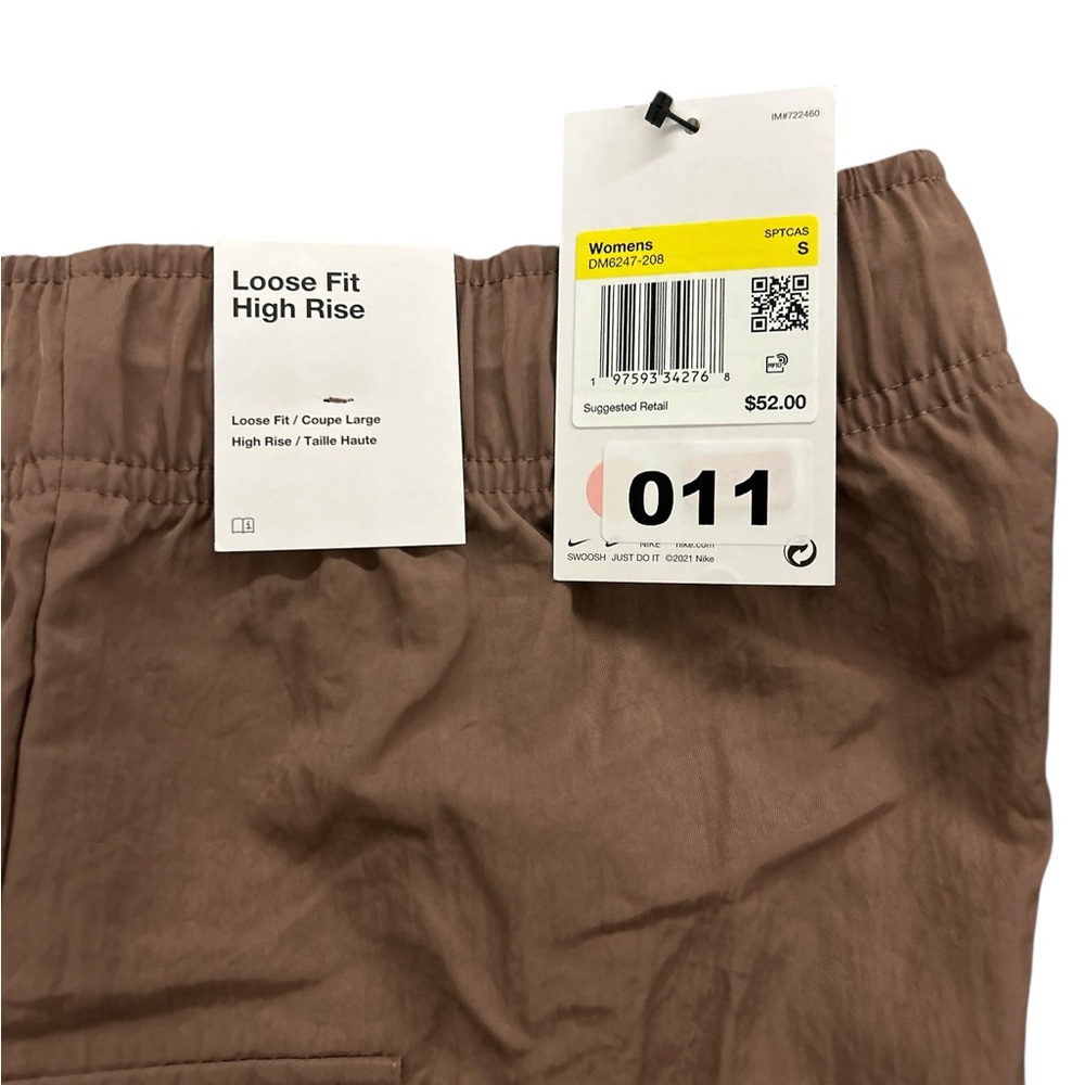 Nike Sportswear Essential Woven Cargo Shorts High Rise Brown Womens S - Picture 2 of 3